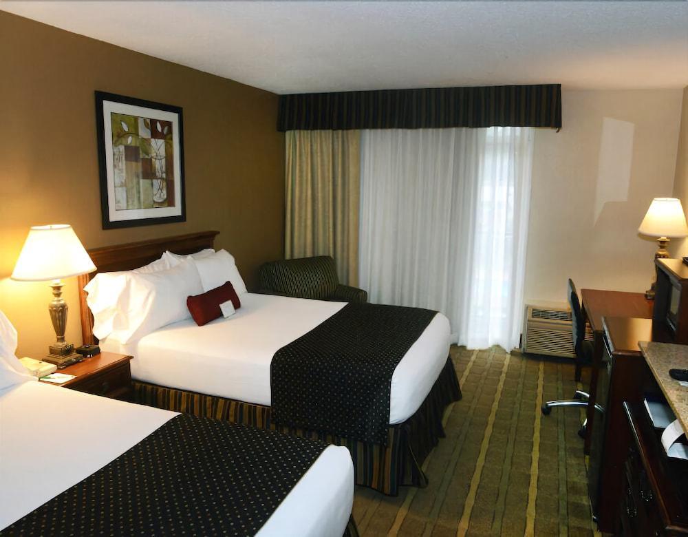 Hotel Wyndham Garden Warsaw Esterno foto