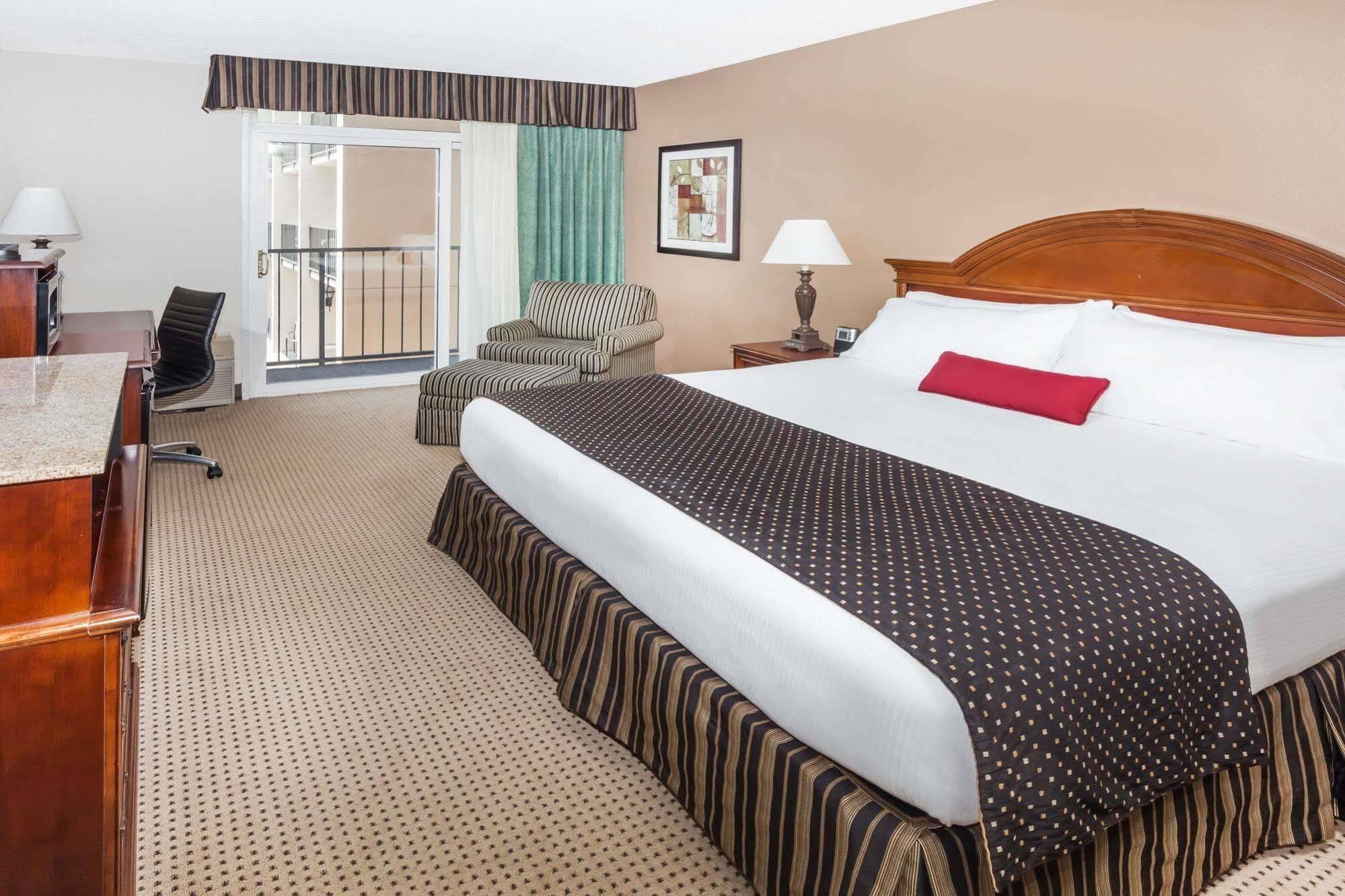 Hotel Wyndham Garden Warsaw Esterno foto